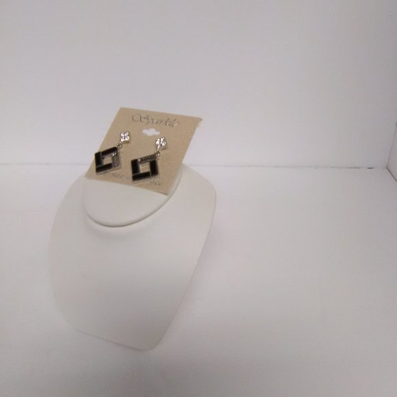 2- Piece Bracelet and Earring set Color Silver and Black - Picture 7 of 7